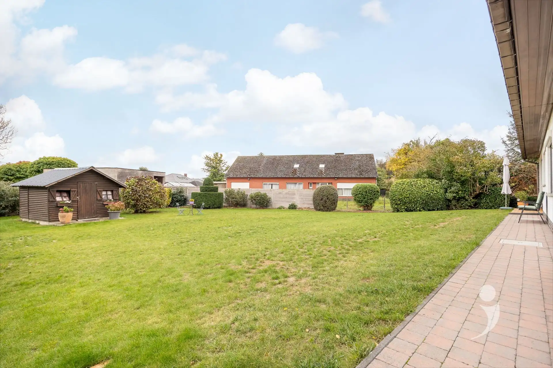 Ruime bungalow op een mooi perceel! foto 29