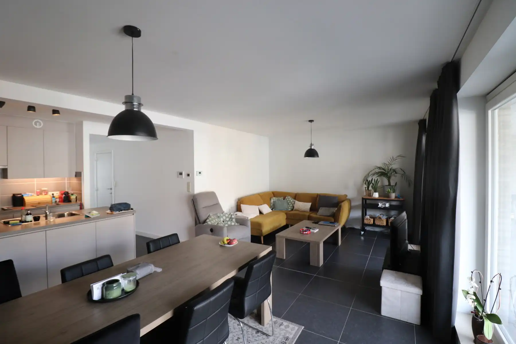 Een recent appartement met 2 slaapkamers, terras en autostaanplaats. foto 3
