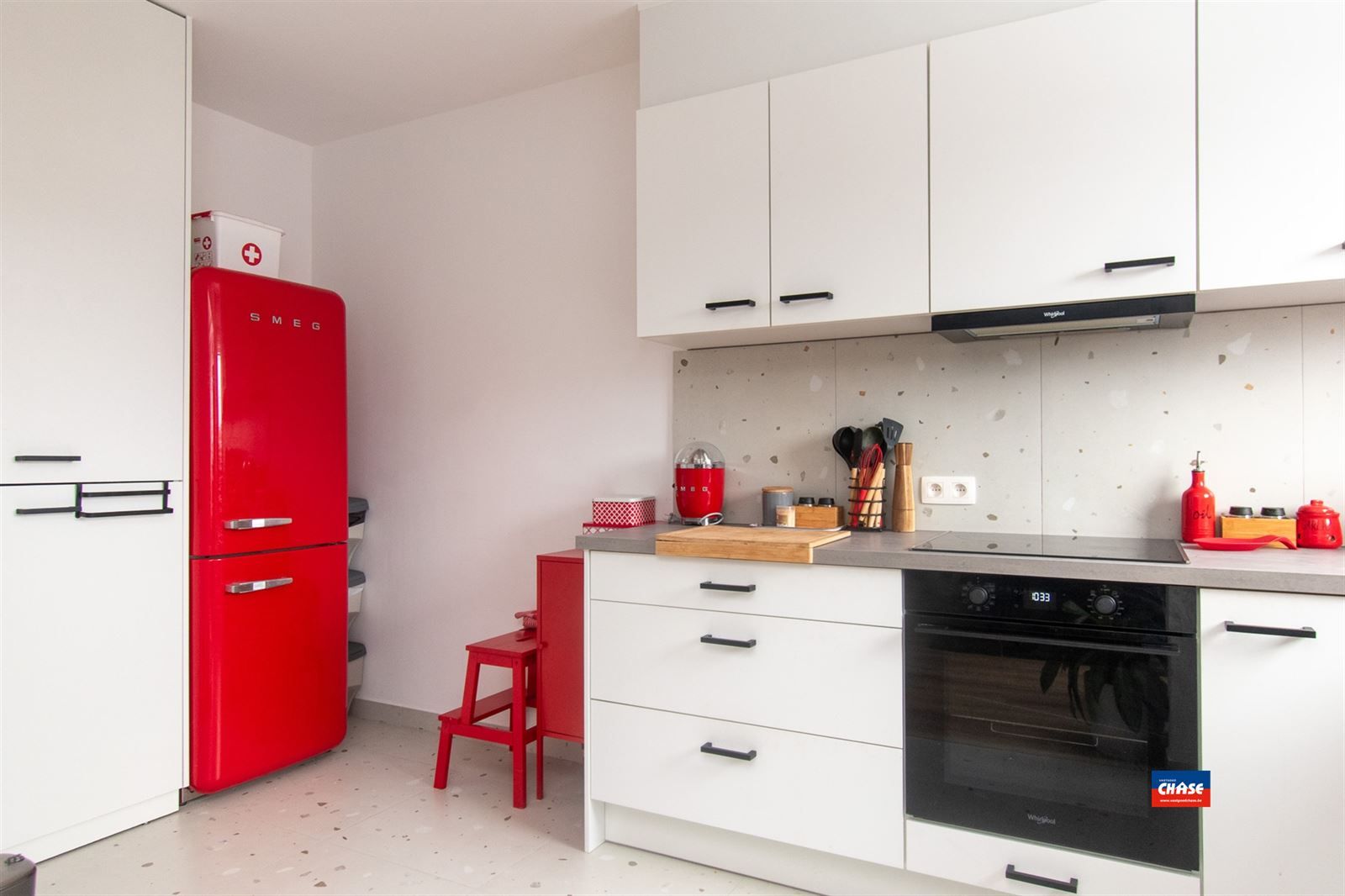 Instapklaar 2-slaapkamer appartement met terras foto 9