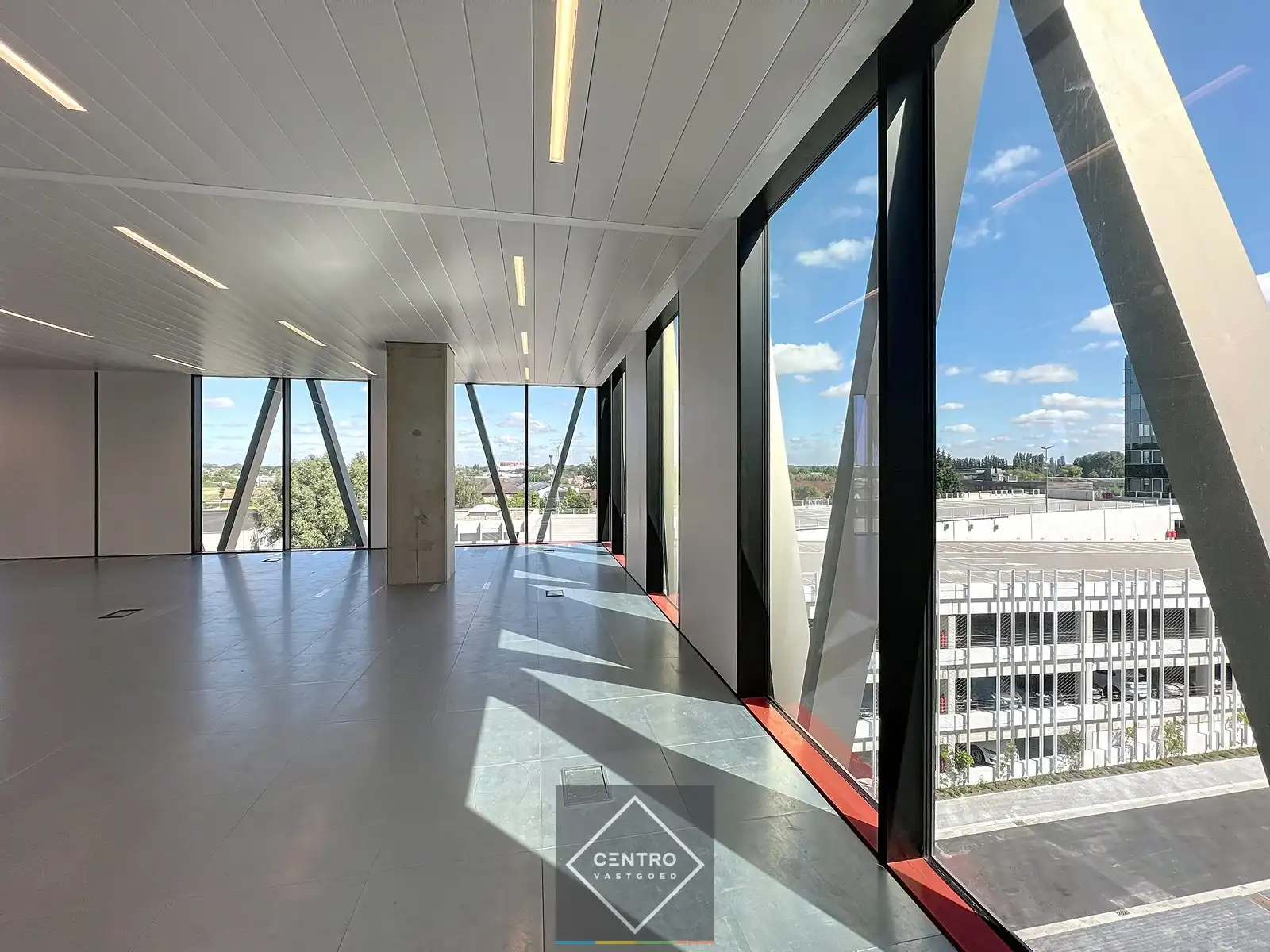 SCHERP GEPRIJSDE kantoorruimte (±240m²) met prachtige zichten in de Westwing Tower op de derde verdieping ! foto 9