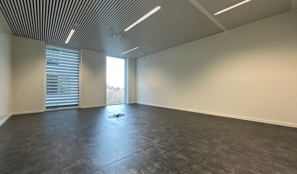 Instapklare kantoorruimte te huur langs E40 in Aalst foto 7