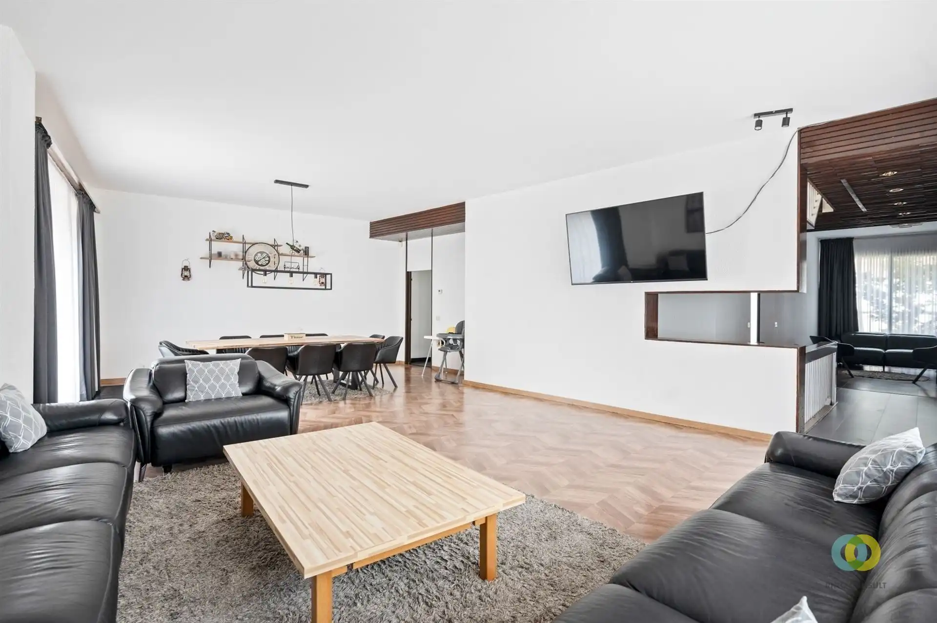 Buitengewoonhuis met kantoorruimte foto 5