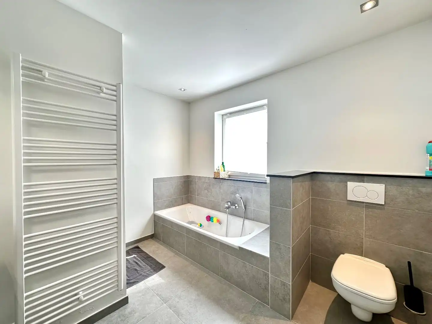 Moderne en energiezuinige woning met drie slaapkamers te huur in Voeren foto 13