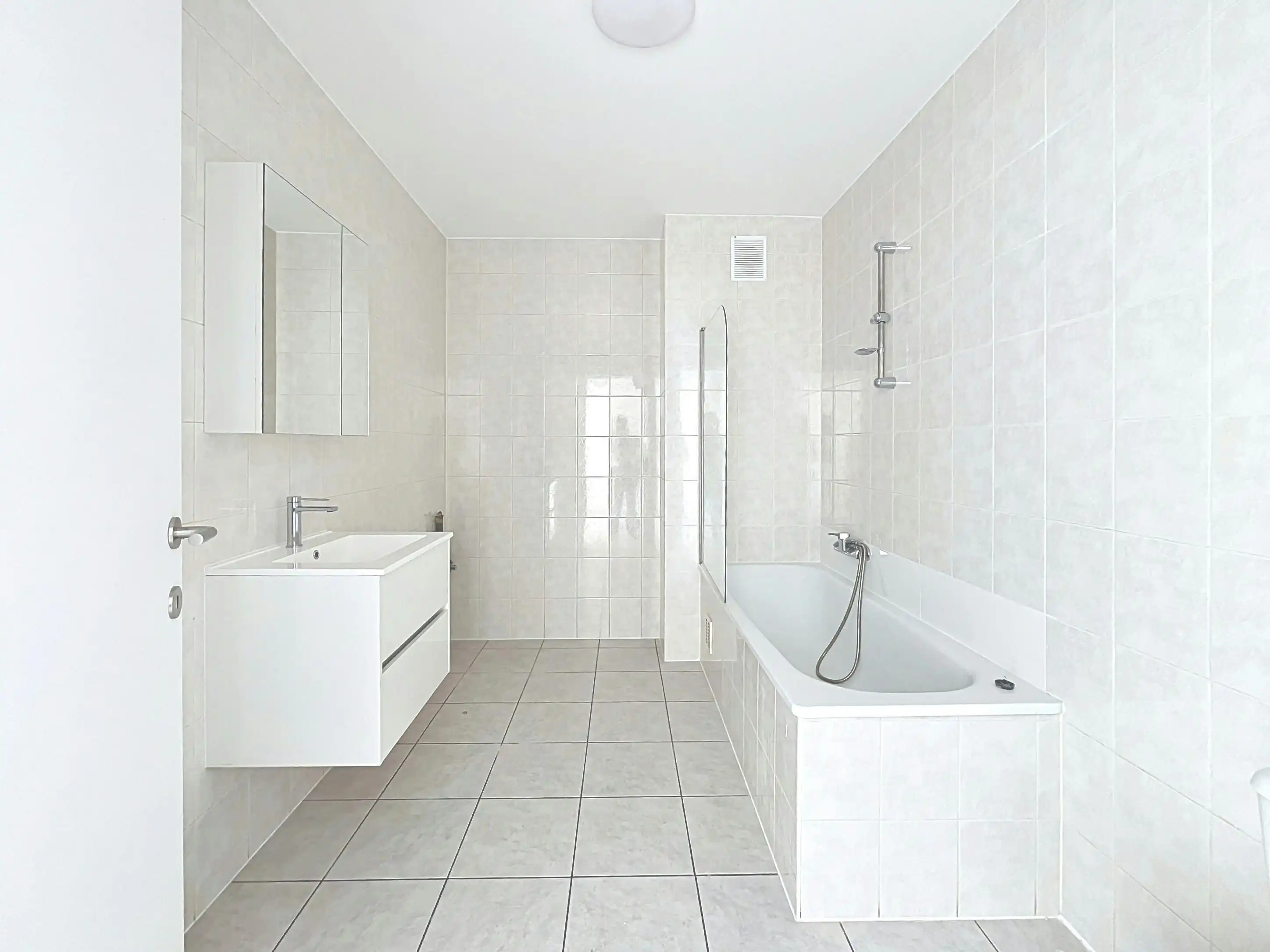 Appartement met 2 slaapkamers aan het station van Eeklo foto 12