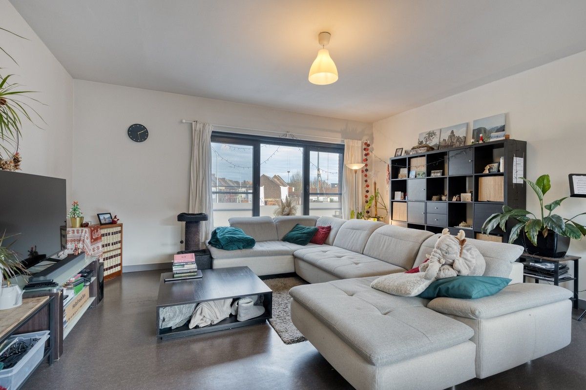 Sterk visueel gelegen kantoorgebouw met 3 standplaatsen en groot bovenliggend appartement met 6% bruto rendement. foto 14