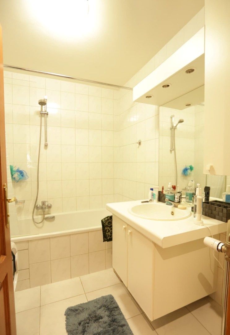 Appartement met 3 slaapkamers & lichtrijke woonkamer in centrum Genk foto 17