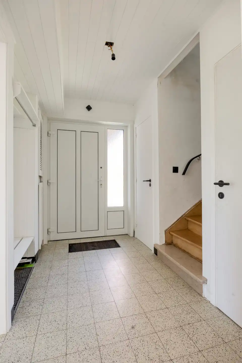 Instapklare 3-gevelwoning met garage. foto 2