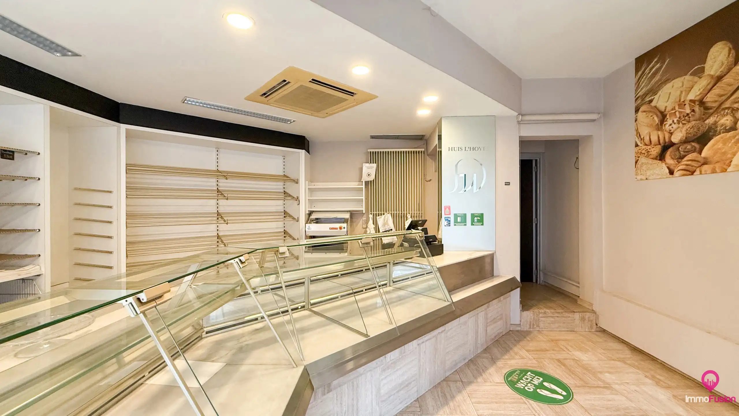 Handelspand met ingerichte bakkerij & appartement Wellen foto 4