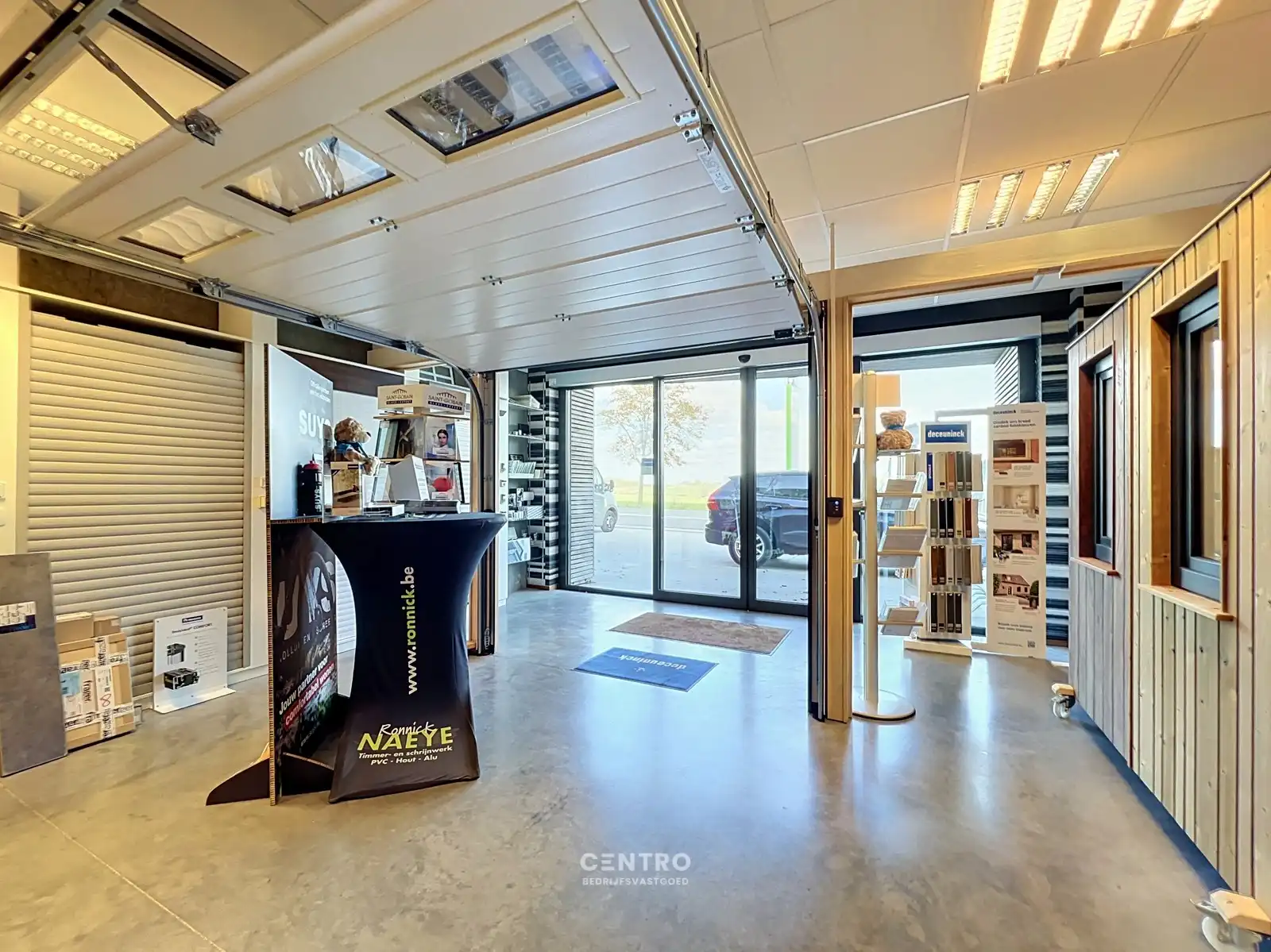 Veelzijdig bedrijfspand met ruim MAGAZIJN, TOONZAAL, KANTOREN EN COMFORTABELE WONING op 1.746 M²! foto 7