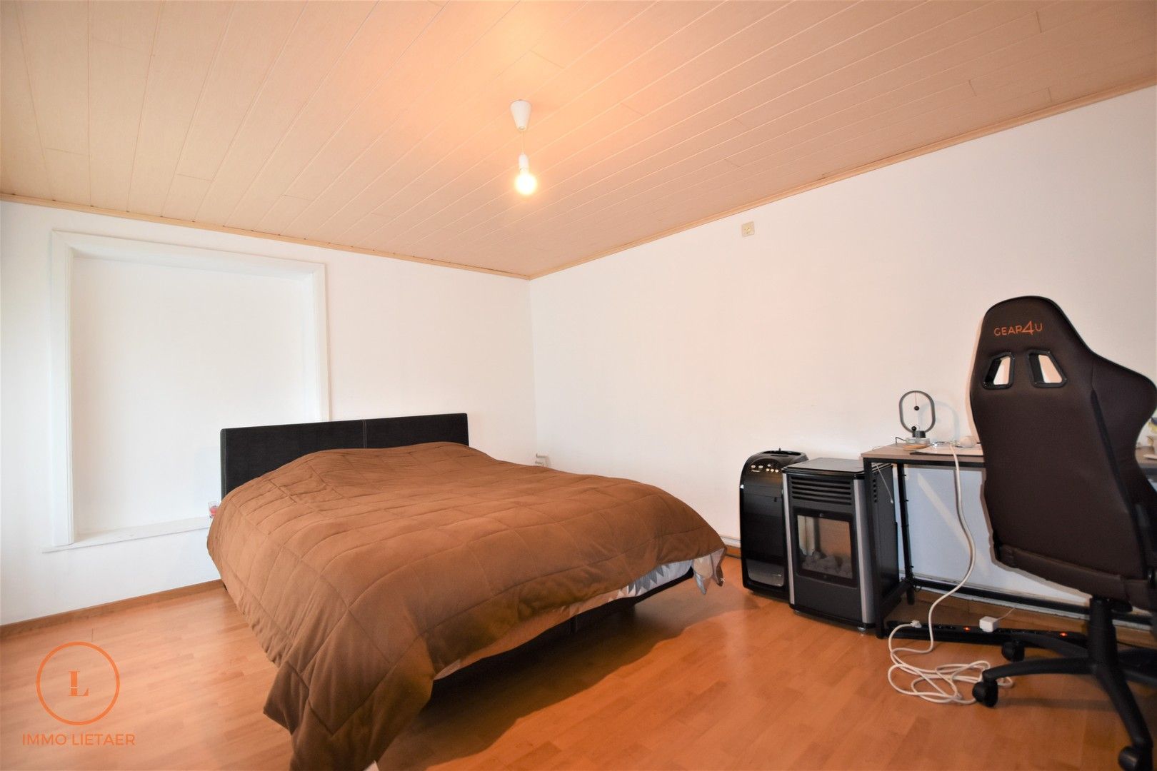 Ruime instapklare woning met 4 slaapkamers en studio, tuin en garage foto 15