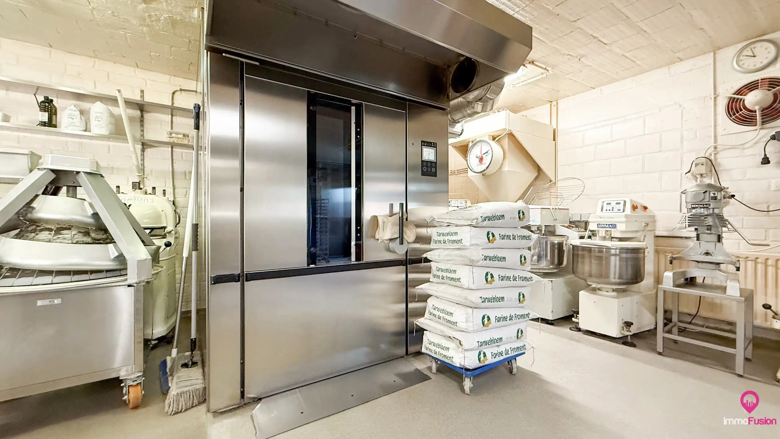 Instapklare bakkerij met woonst in het centrum van Zolder! foto 22