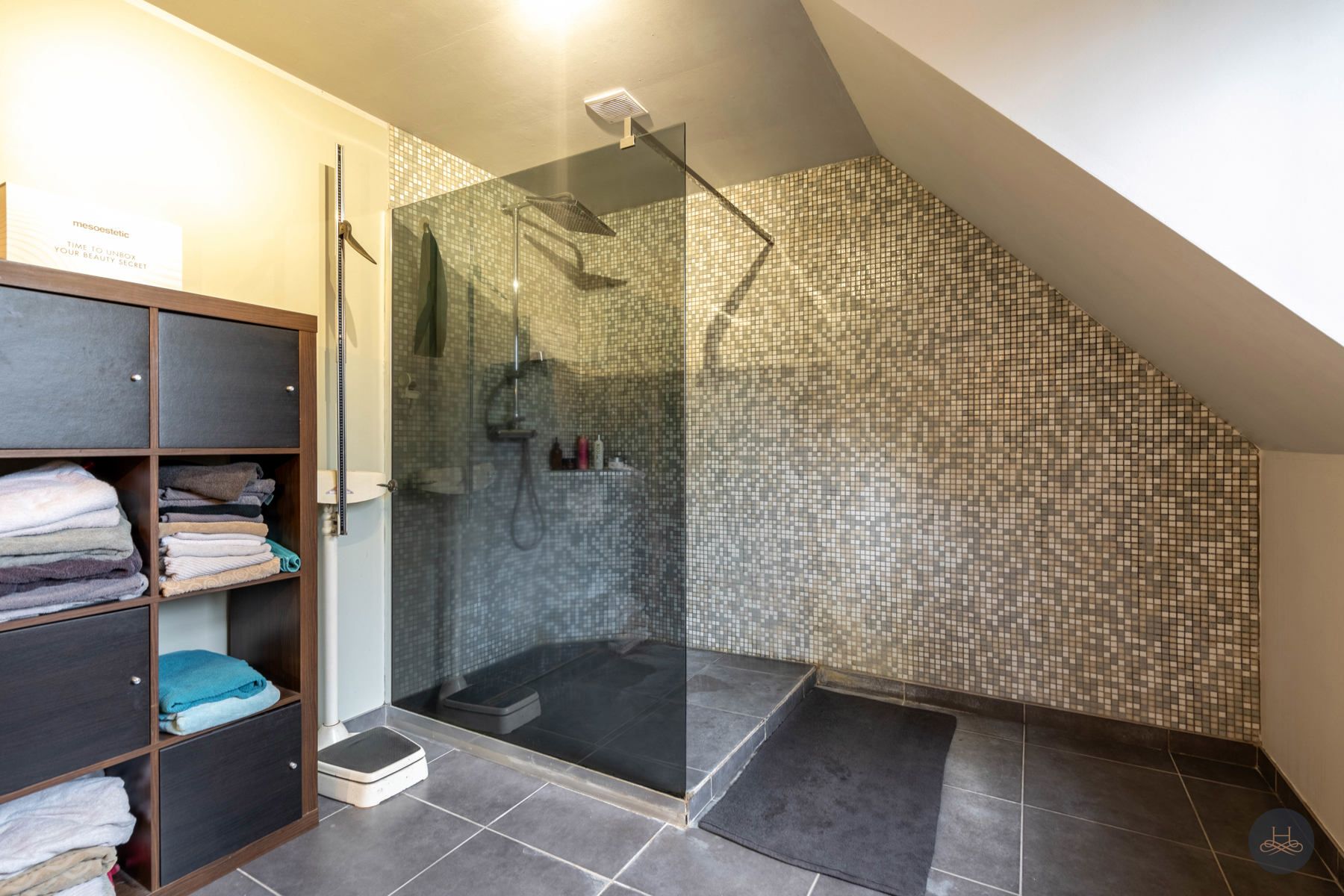 Unieke gerenoveerde villa in het groen met prachtig zwembad foto 21