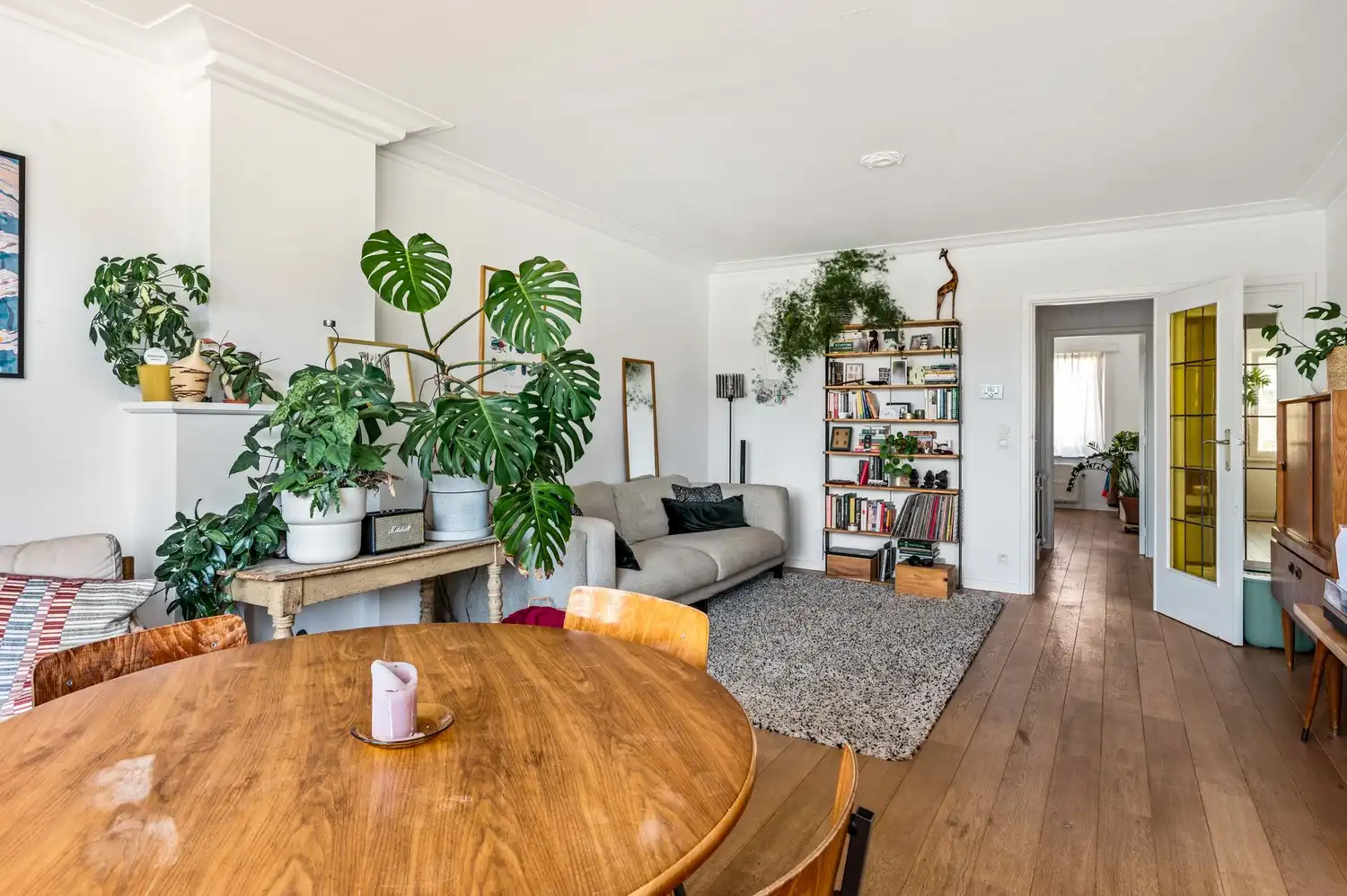 Gunstig gelegen, gerenoveerd 2 slaapkamer appartement met privatieve tuin! foto 4