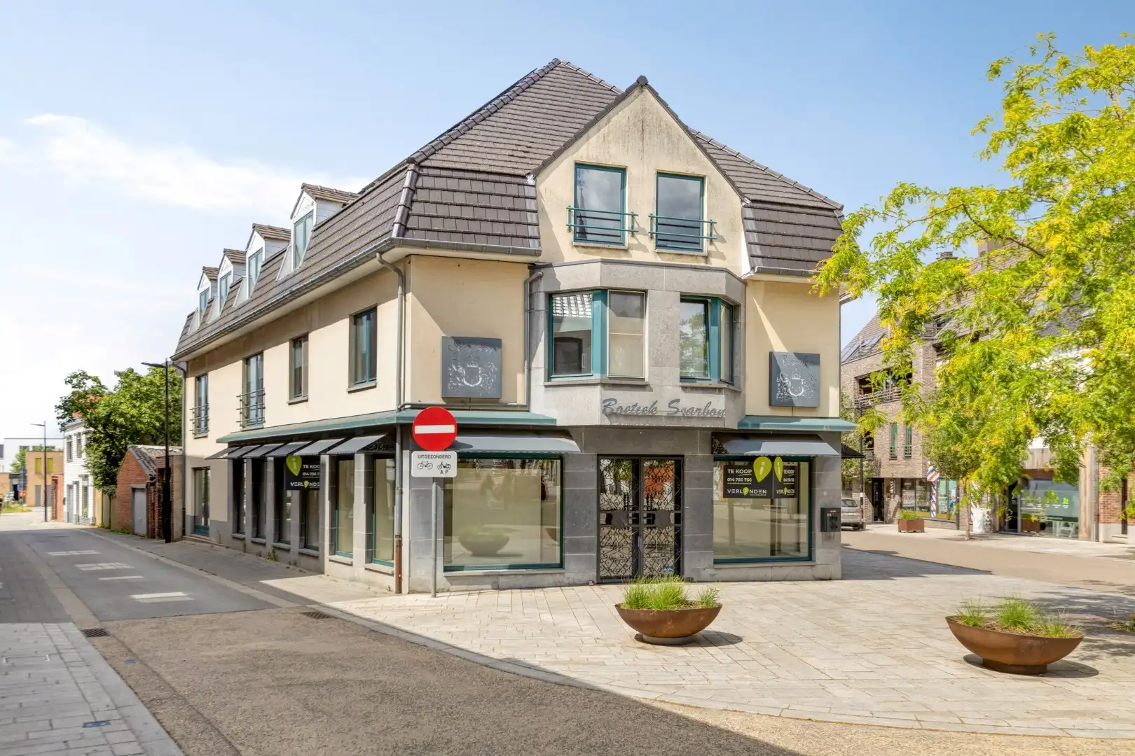 Strategisch gelegen commerciële ruimte van ca. 201 m² in het centrum van Beringen !  foto {{pictureIndex}}