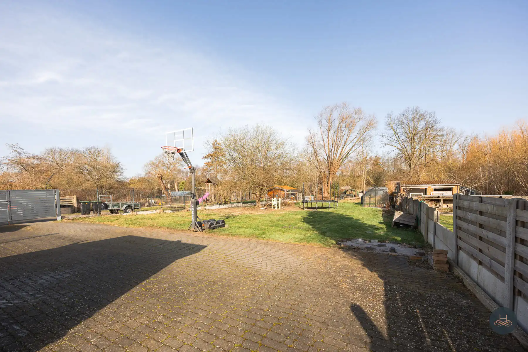 Recent energiezuinige halfopen woning op een royaal perceel foto 25