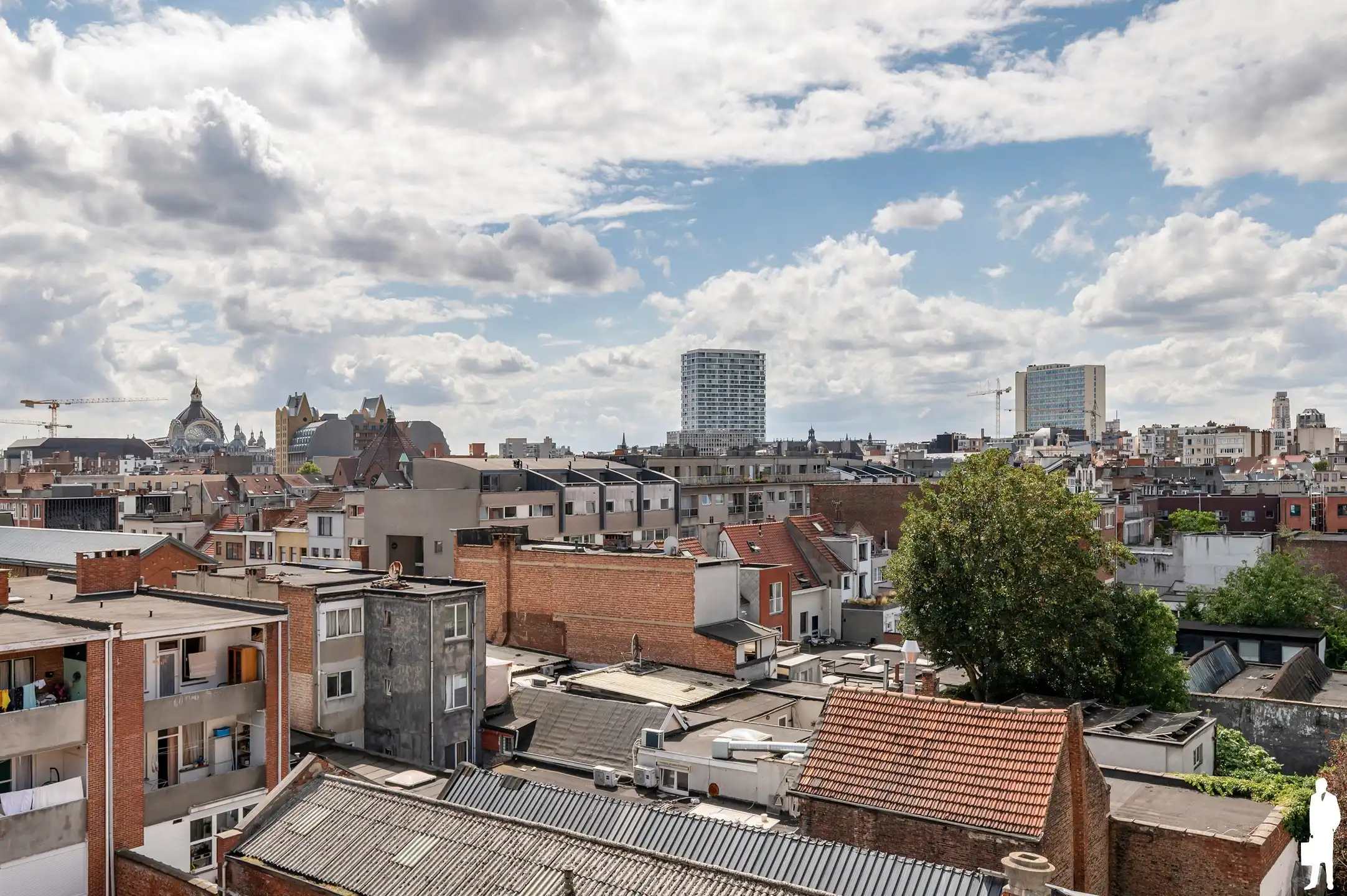 Volledig verhuurd opbrengsteigendom met 12 appartementen vergund, conform en uitstekend rendement foto 2