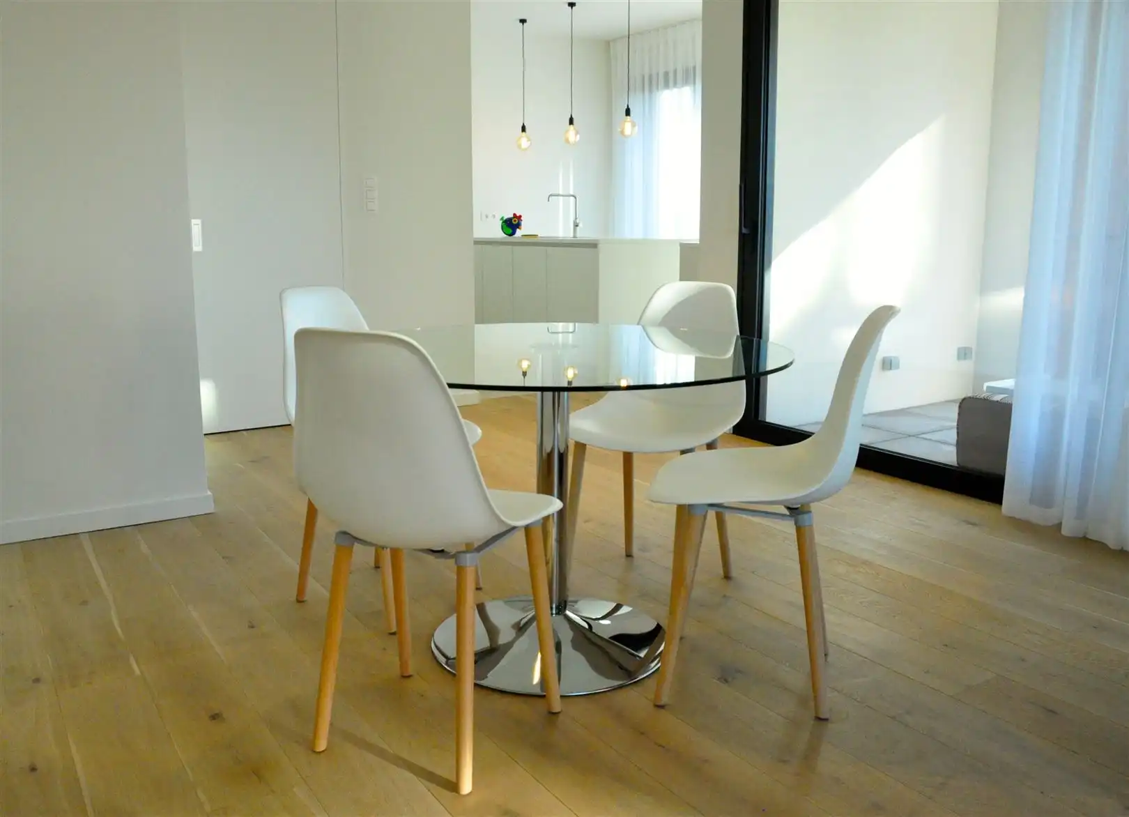 Gemeubeld 2-slaapkamerappartement met terras en parking! foto 5