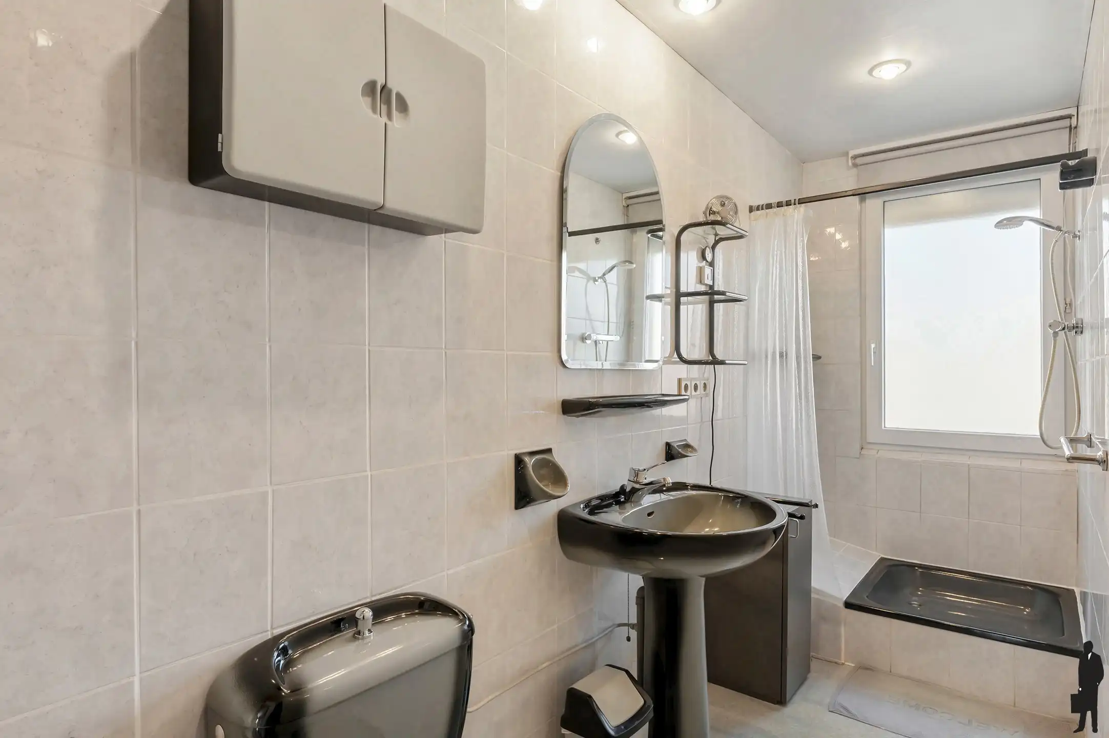 Ruime gezinswoning met bouwgrond. foto 12