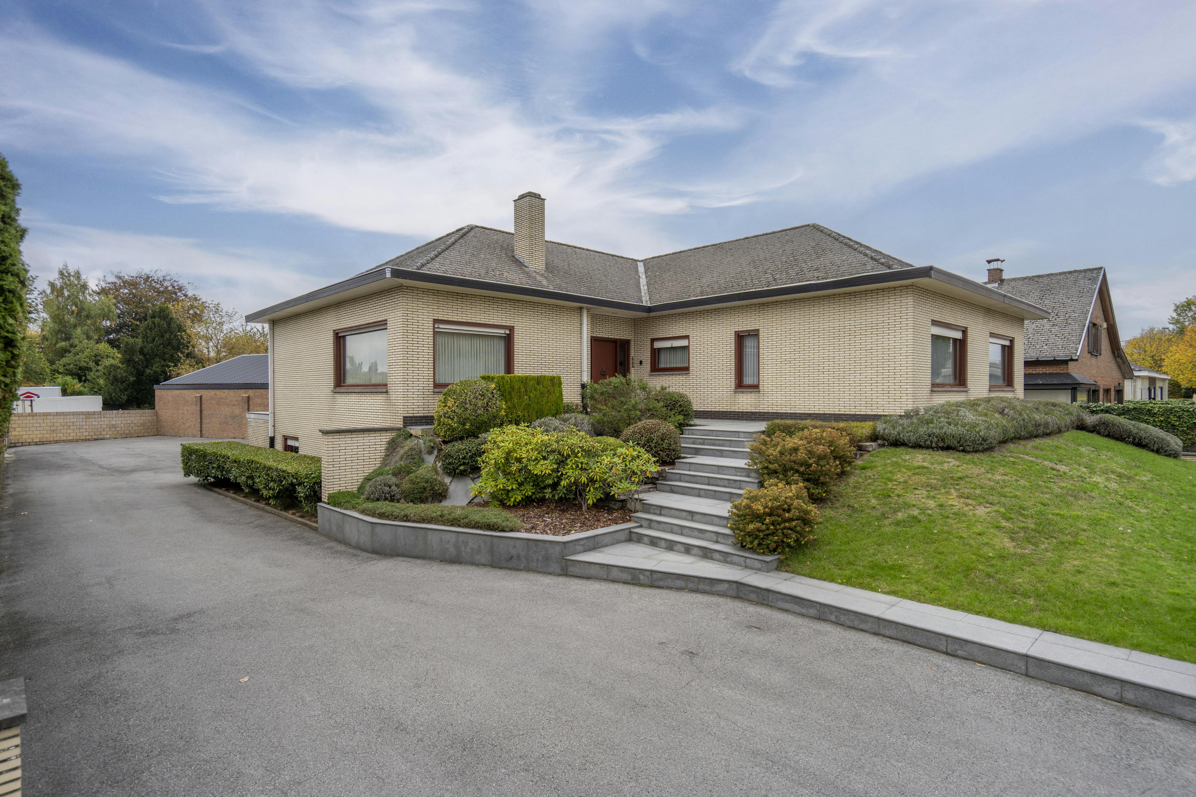 Ruim te renoveren huis te koop in Harelbeke  foto 2