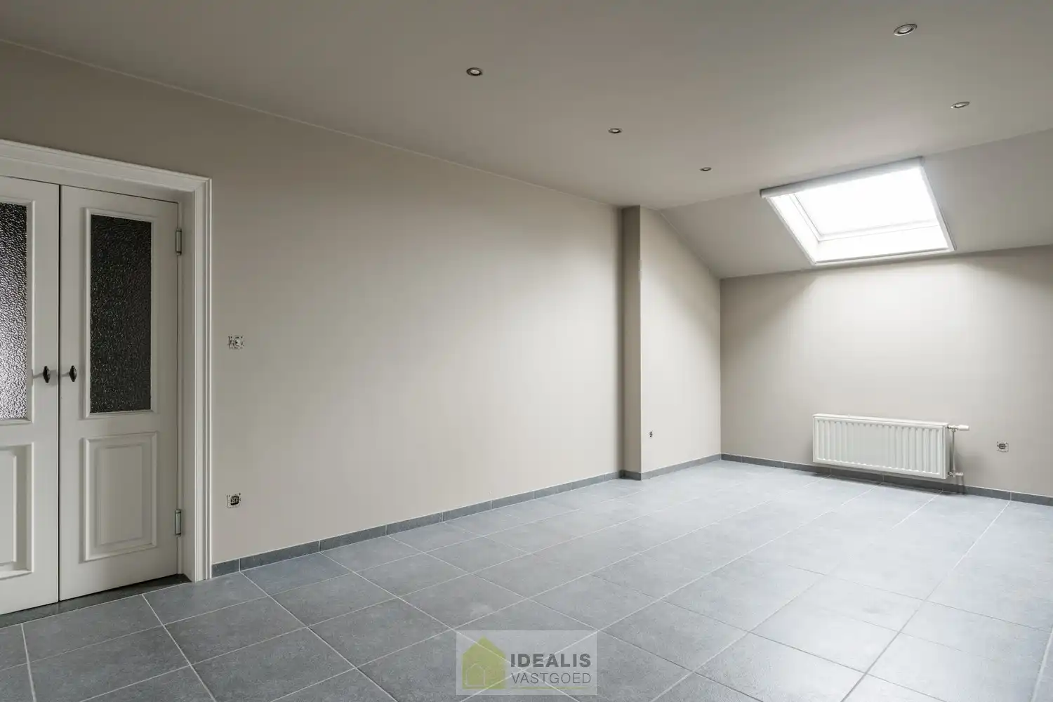 INSTAPKLARE HANDELSRUIMTE VAN MAAR LIEFST +- 410M² MET RIANTE WONING OP SCHITTERENDE COMMERCIËLE ZICHTLOCATIE!! foto 54