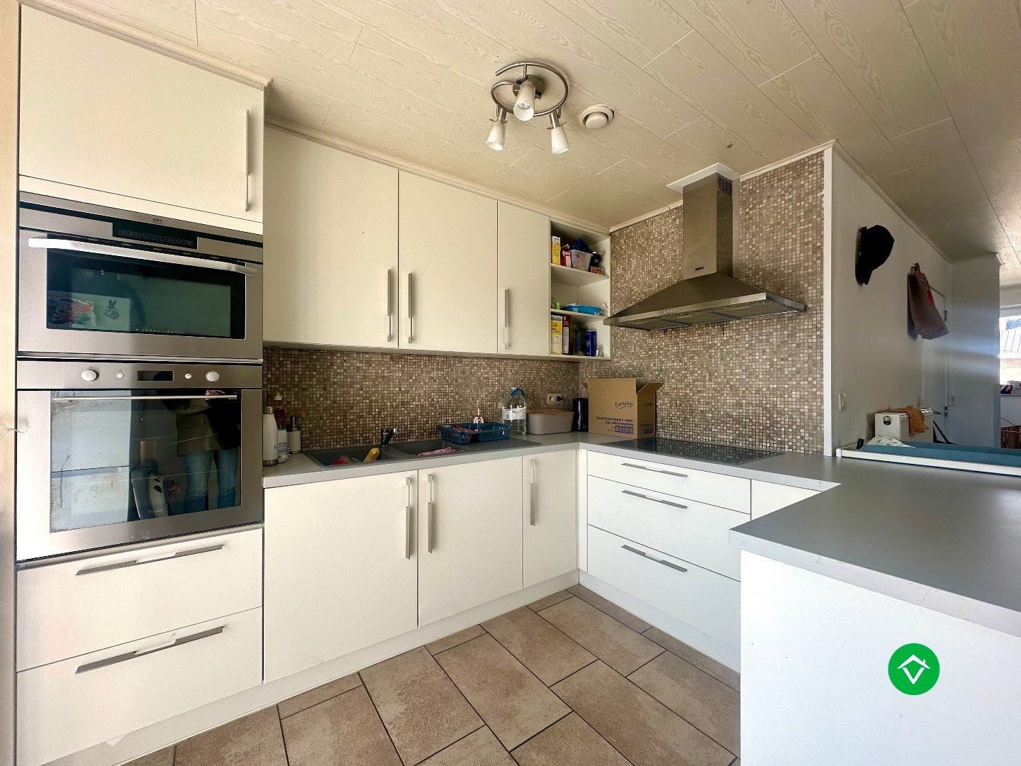Instapklaar appartement met terras en 3 slaapkamers in een rustige wijk te Eernegem foto 2