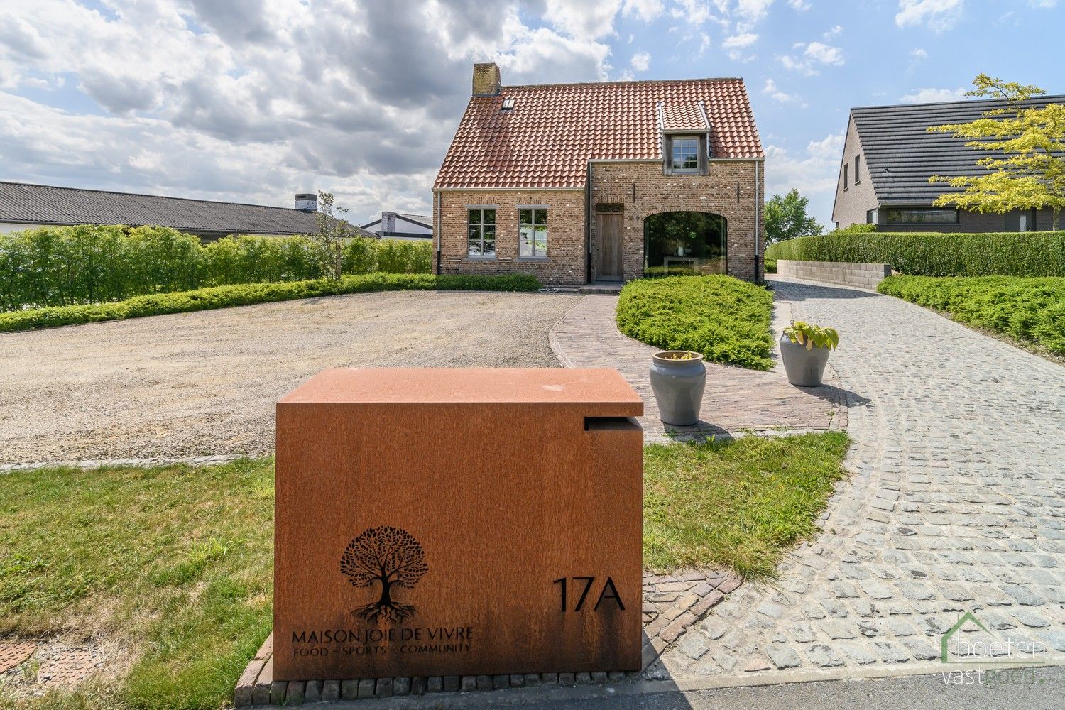 Beveren aan de IJzer: Karaktervol en rustiek landhuis met 4 slpks, warm & sfeervol interieur en ruime tuin op 13a 65ca totale grondopp. foto 29