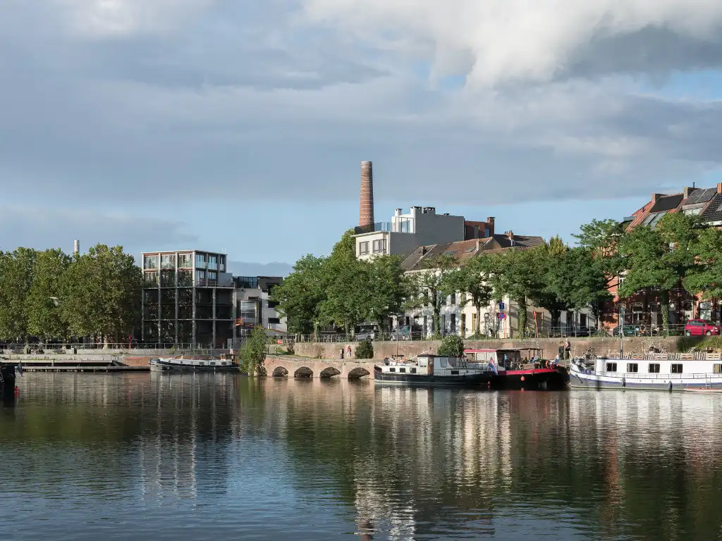 Unieke renovatieopportuniteit op 50 meter van Portus Ganda foto 3