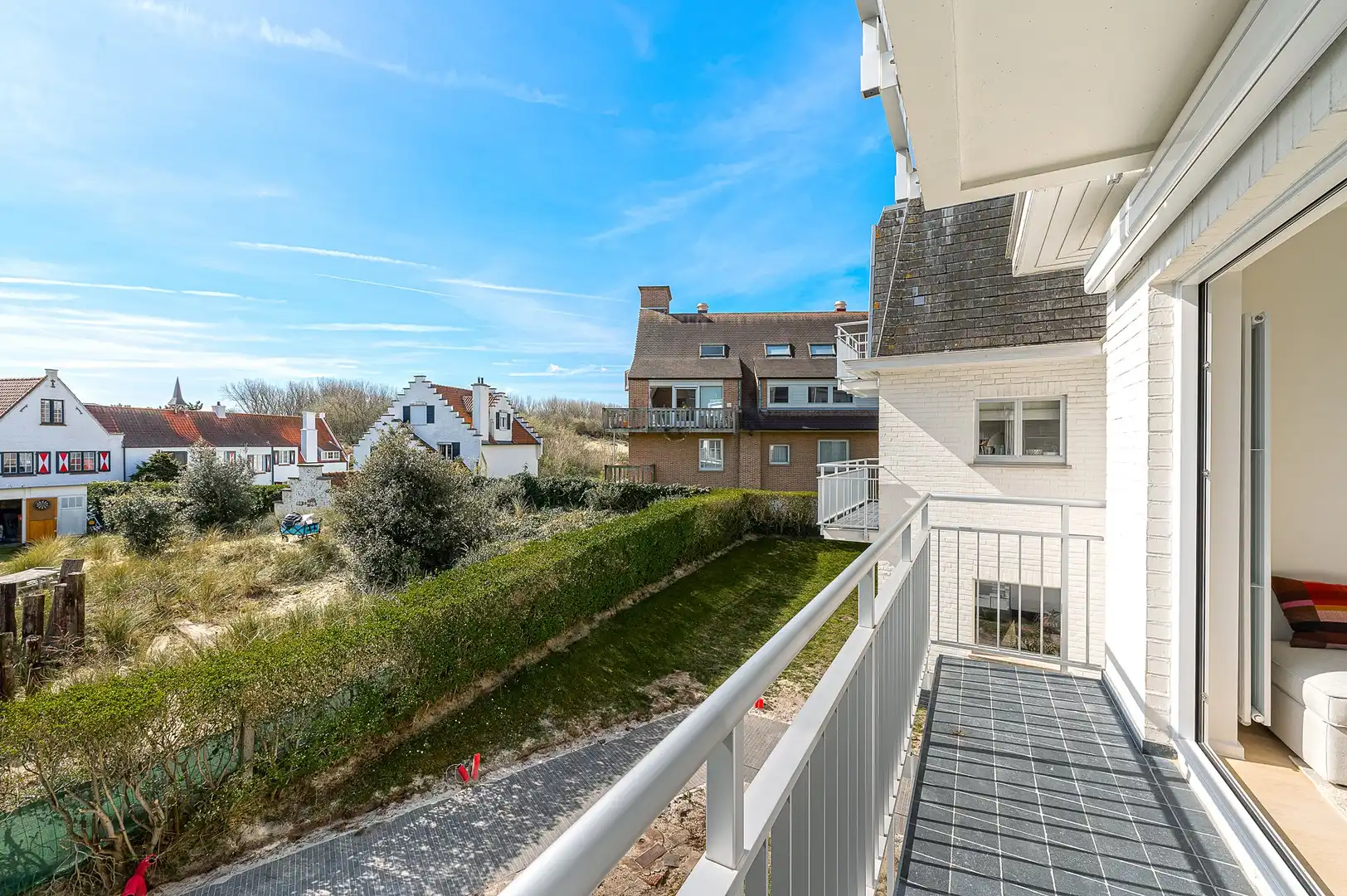 Appartement met twee slaapkamers, volledig gerenoveerd, op wandelafstand van het strand van Duinbergen. foto 3