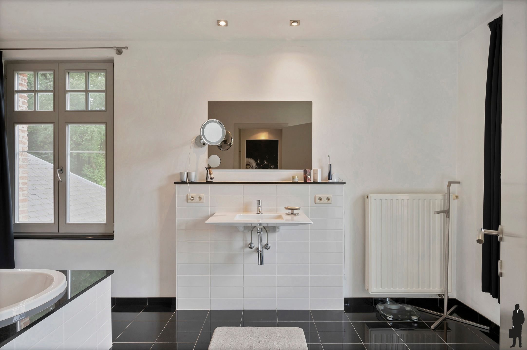 Unieke en zéér centraal gelegen villa op een parkdomein van ca. 9.847 m²! foto 30