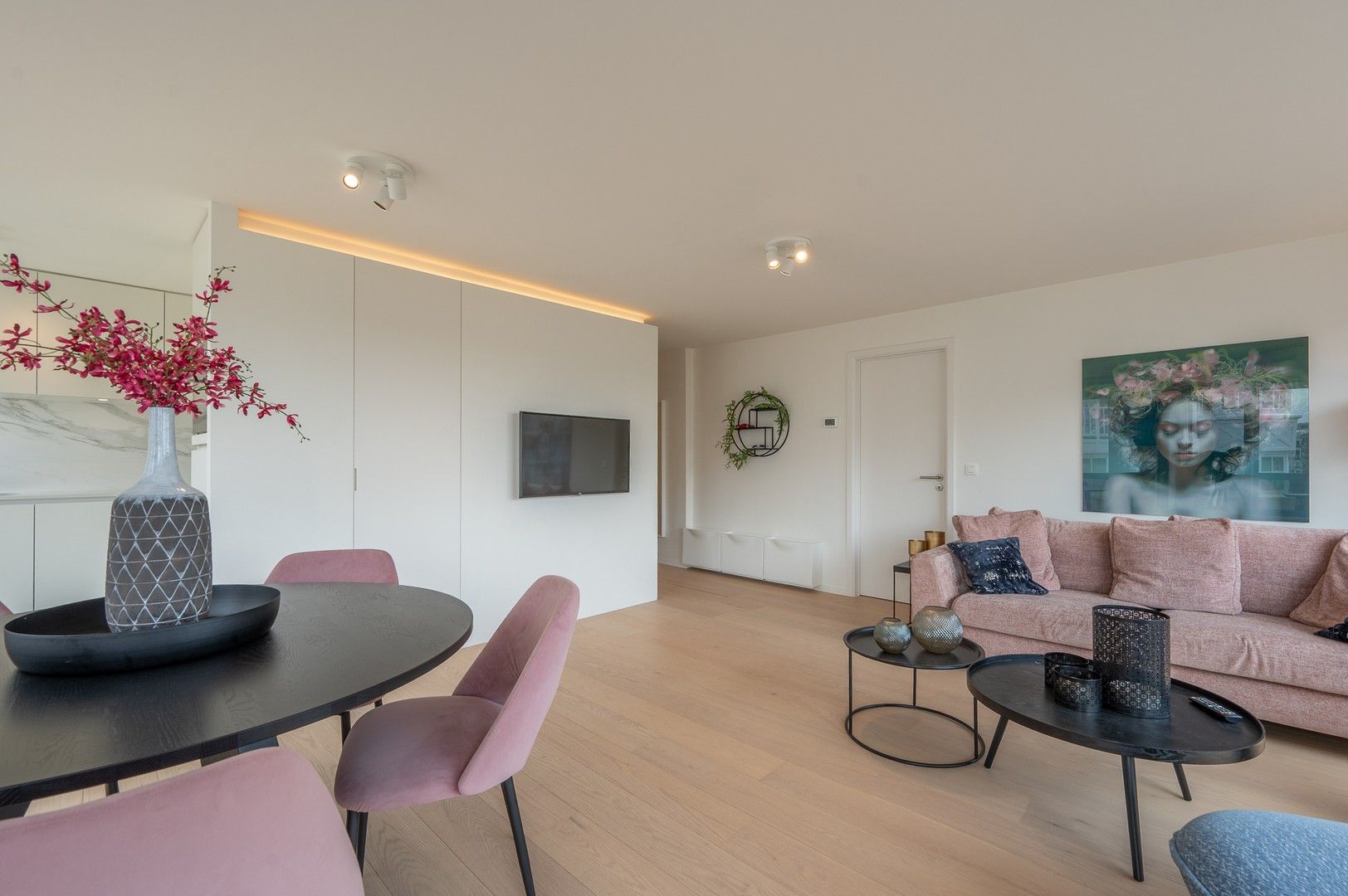 Hoekappartement met zuidwest oriëntatie en open zicht over het Driehoeksplein. foto 10