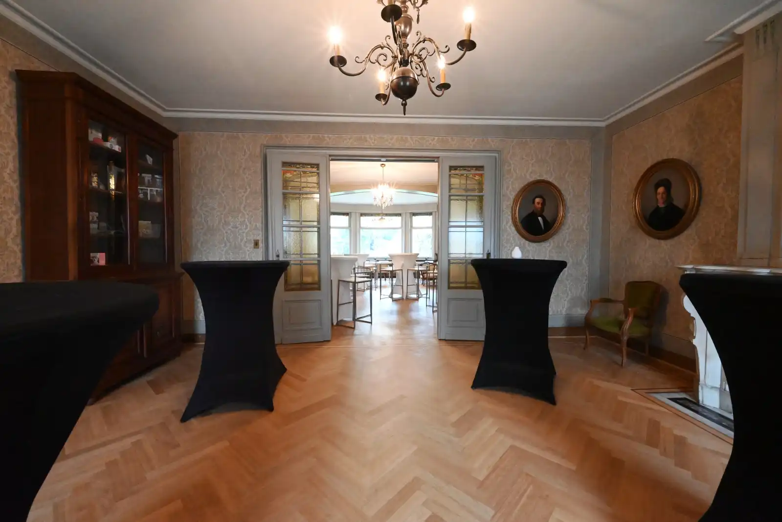 Herenhuis op de markt van Ardooie foto 2