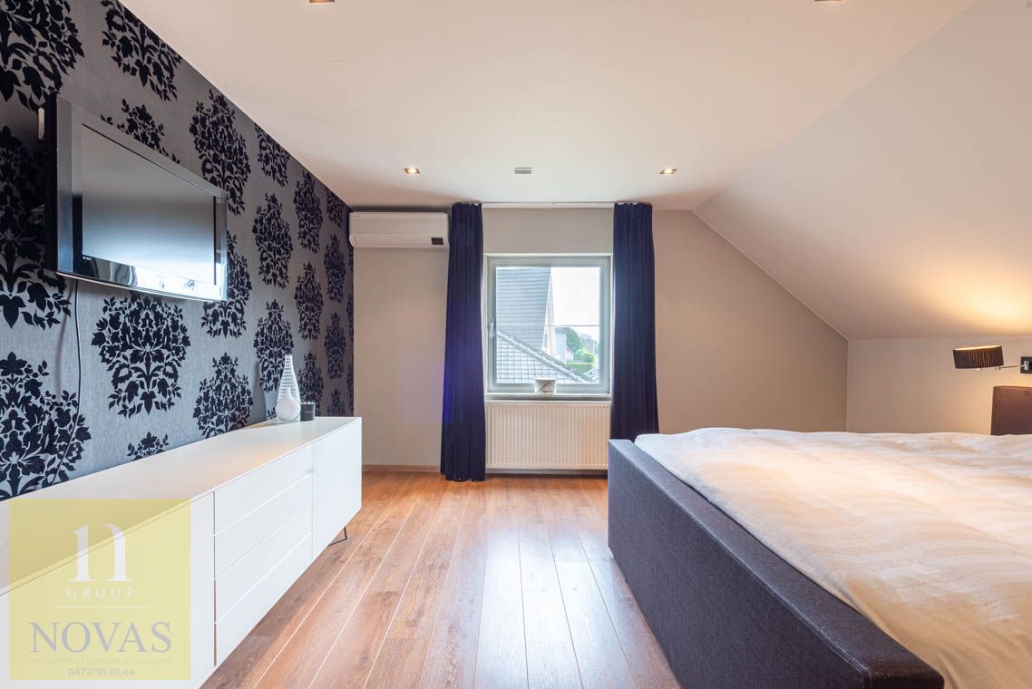 Ruime instapklare woning met 4 tot 5 slaapkamers, zonnepanelen, airco, inpandige garage en buitenstaanplaatsen foto 19