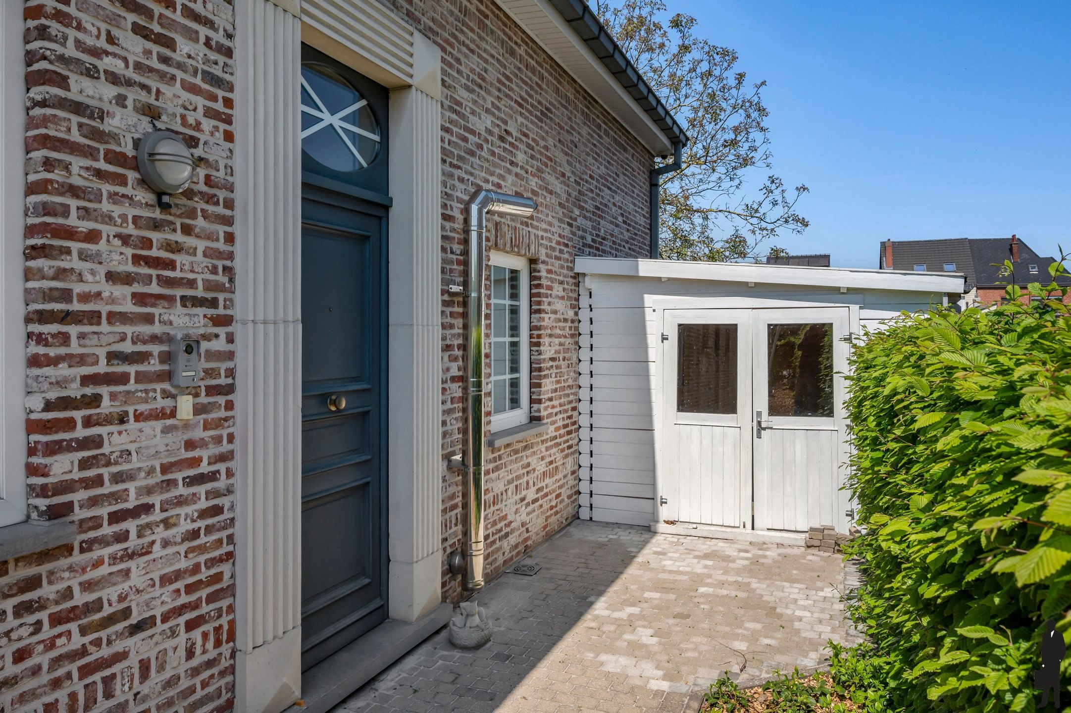 Ruime woning (ca. 225m²) met 3 grote slk’s, garage en mooie tuin op 726m² foto 4