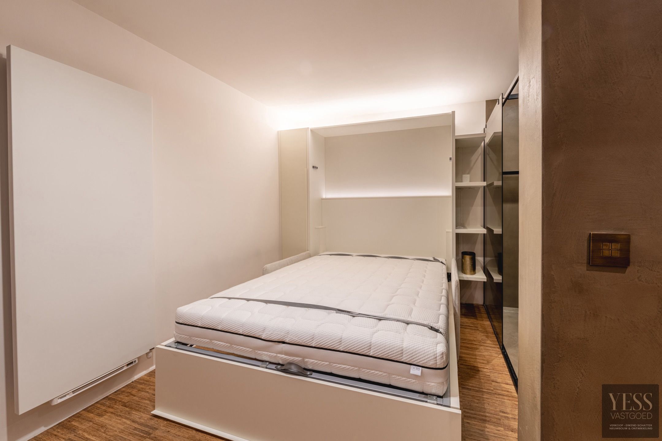 Ruim ingericht handelspand met studio te Knokke! foto 5