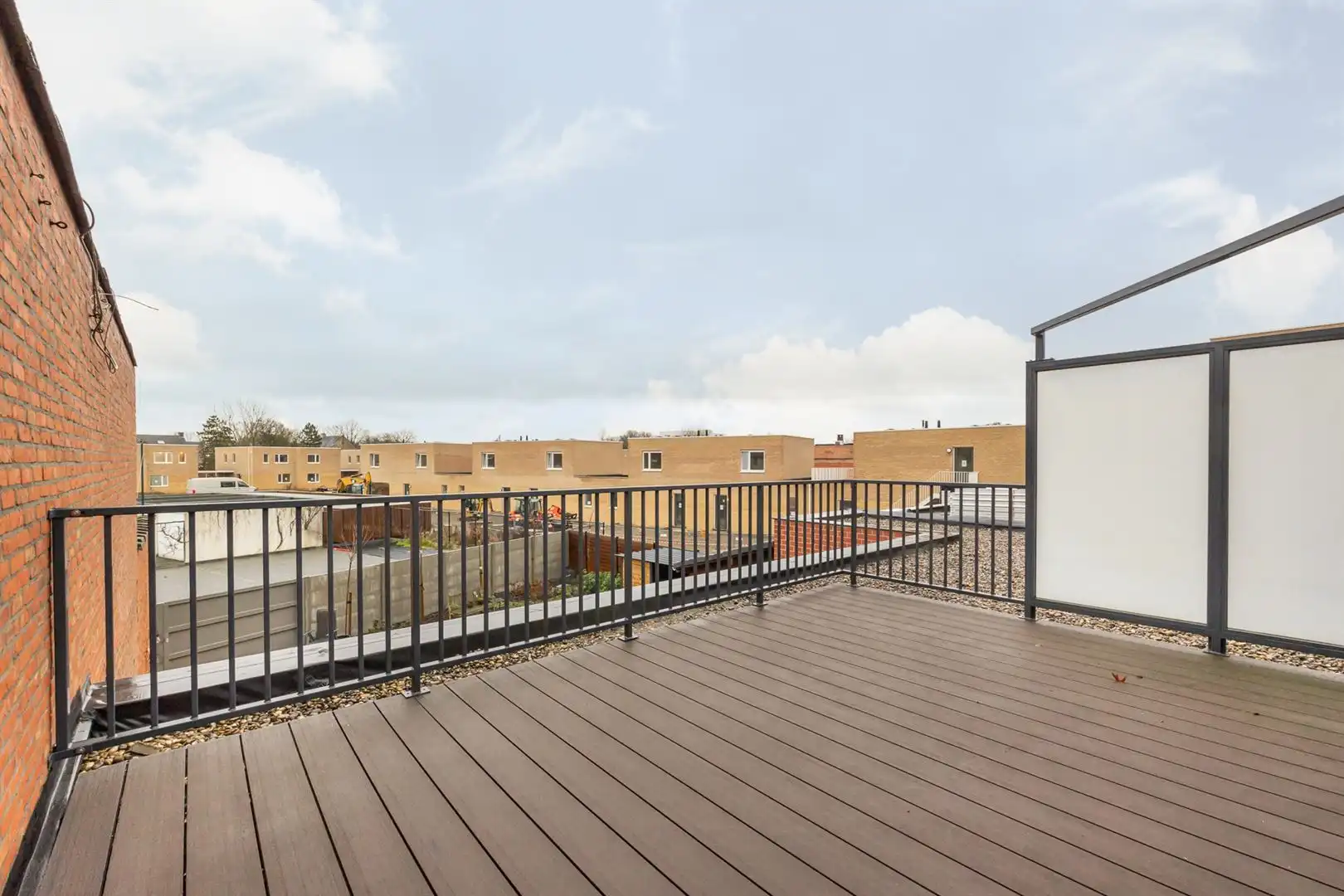 Centraal gelegen woonst met terras en garage. foto 18