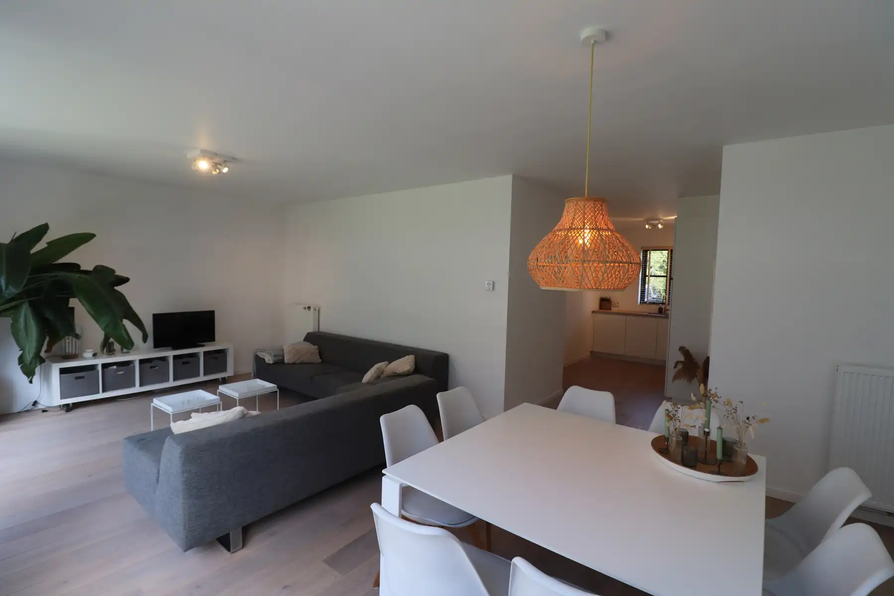Charmante BEN-woning met 3 slaapkamers, zolder, terras met tuin en ondergrondse parking. foto 5