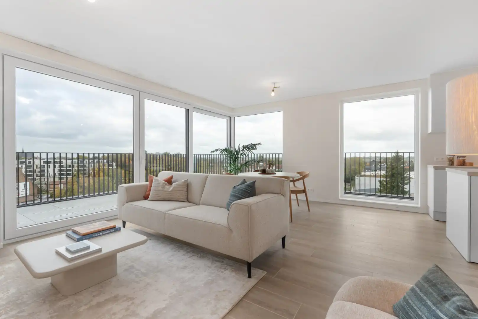 Magnifiek appartement met 2 slaapkamer en ruime terrassen. foto 2