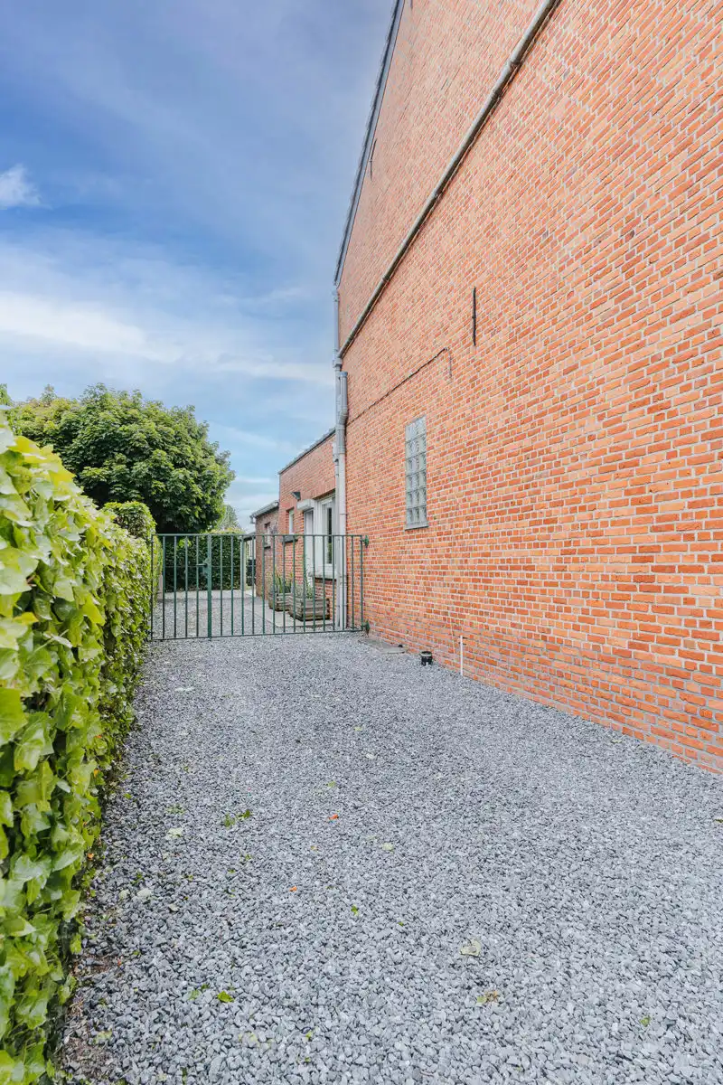 Halfopen bebouwing met centrale ligging foto 2