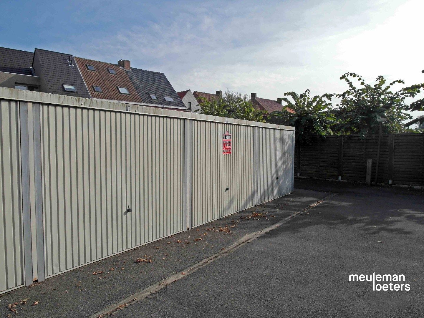 Centraal gelegen garagebox foto 3
