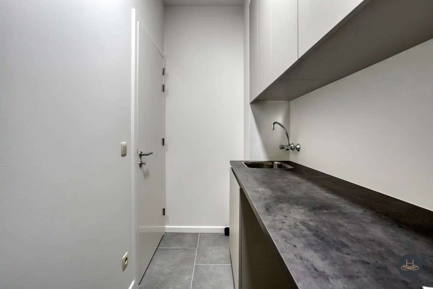 Uniek pand met ruime loods en instapklare woning foto 19