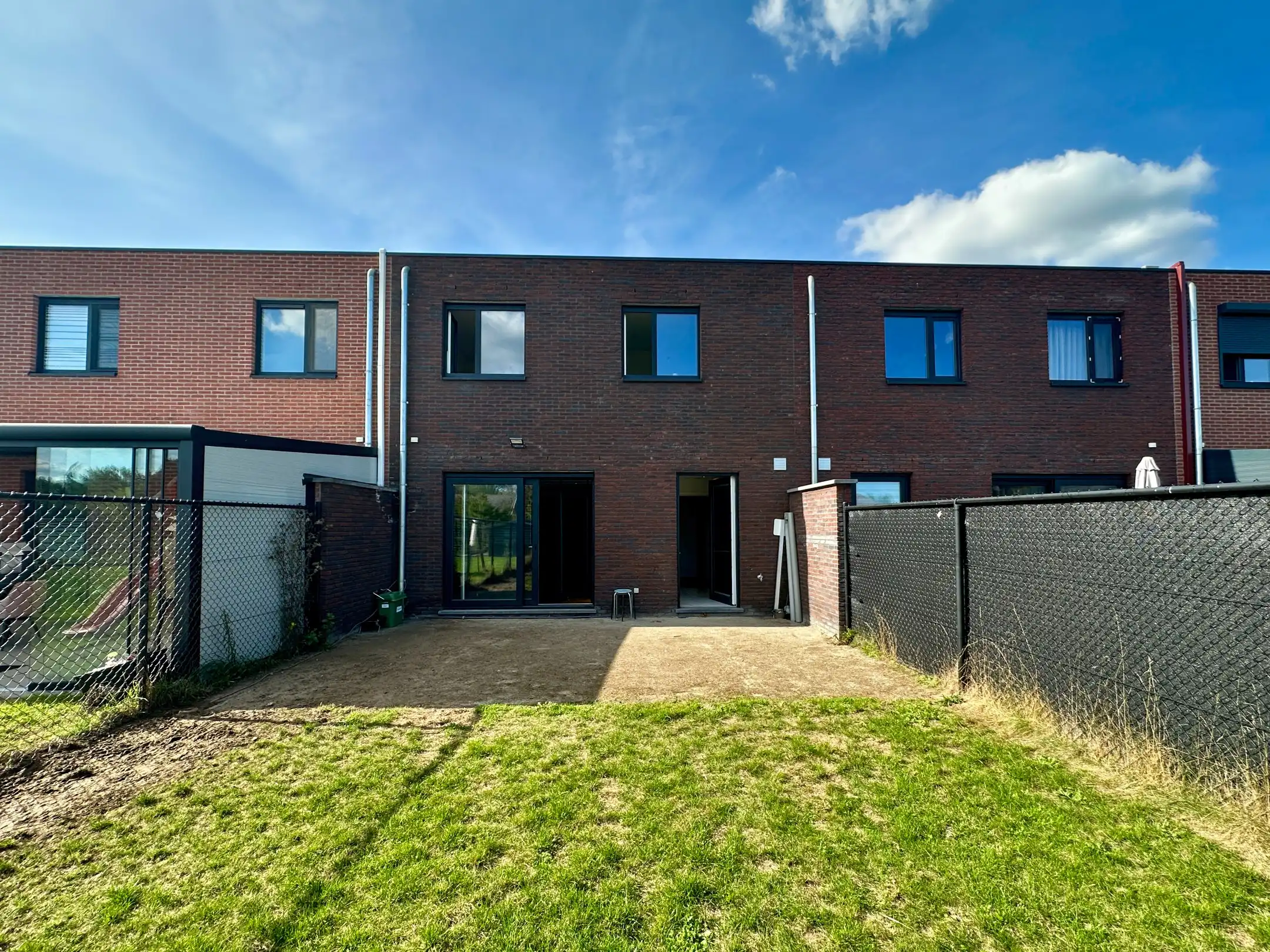 Nieuwbouwrijwoning met tuin, carport en drie slaapkamers in Maasmechelen foto 21