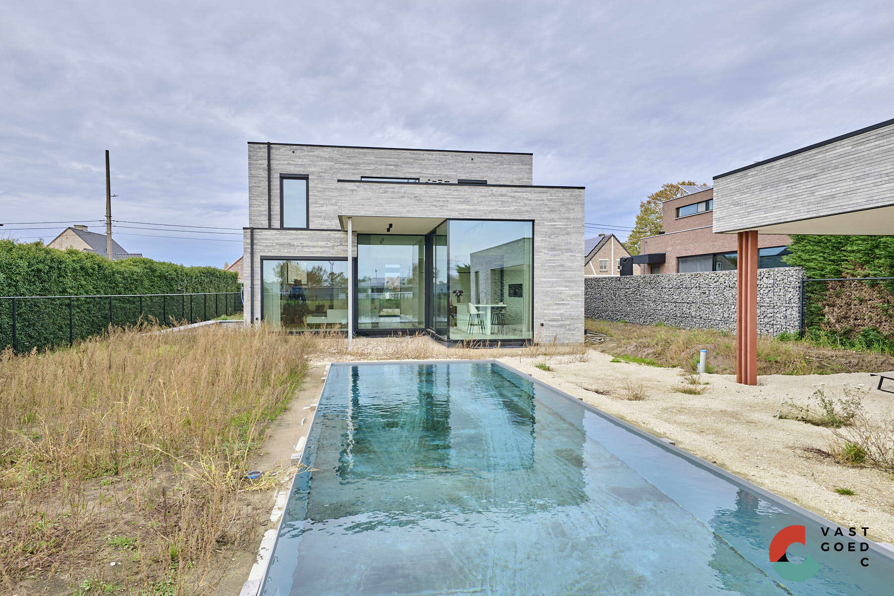 Moderne villa met zwembad op een knap perceel van 16 are. foto 26