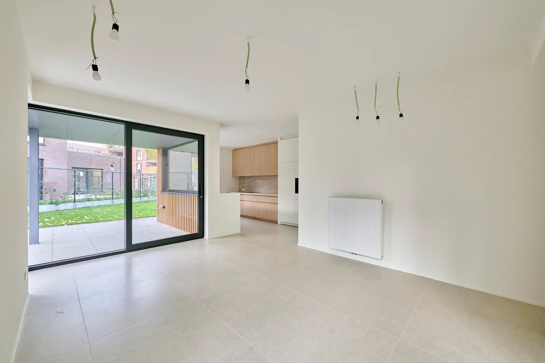 Ruime woning met 4 of 5 slaapkamers en 2 badkamers foto 2