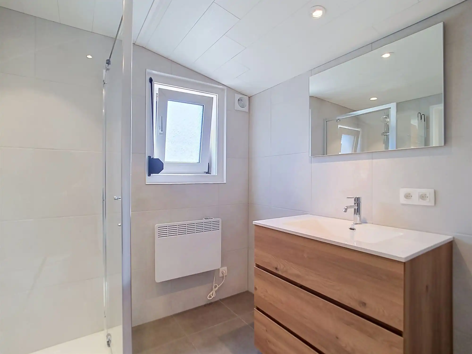 Charmante woning met 2 slaapkamers, garage en tuin op rustige ligging foto 9