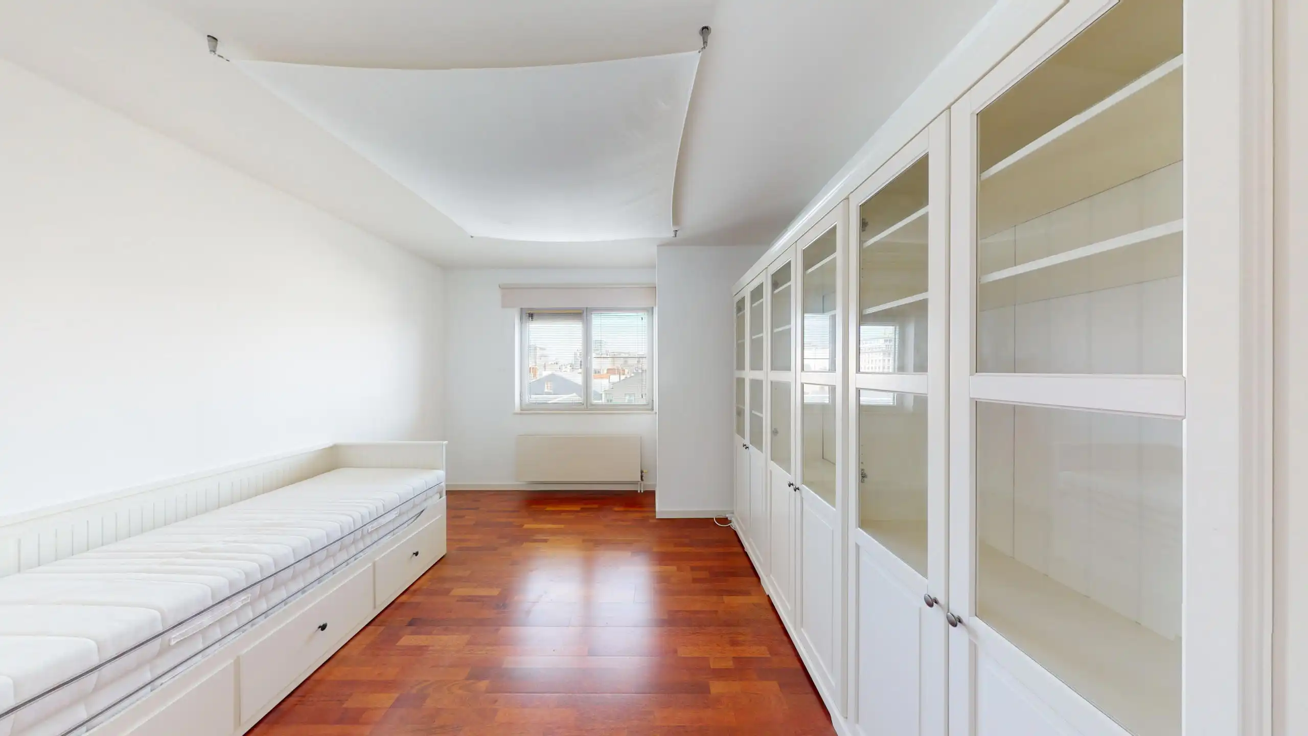 Duplex tweeslaapkamer appartement met groot terras.  foto 13