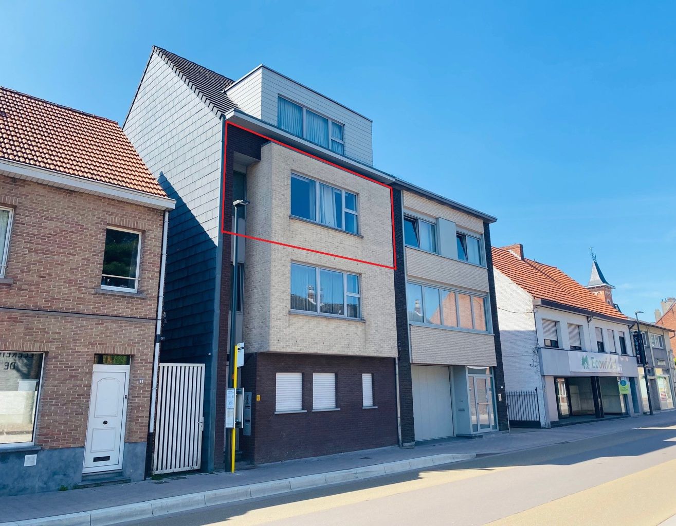 Centraal gelegen appartement met 2 slpks en een mooi terras. foto {{pictureIndex}}