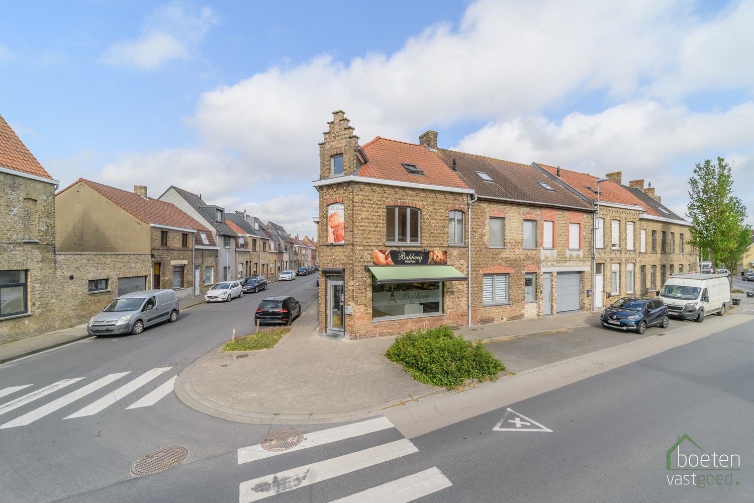 VEURNE: Verkoop van de gekende zaak bakkerij Petit Paris, bestaande uit een gerenoveerde handelsruimte met eveneens (grotendeels) gerenoveerd woongedeelte. foto 22