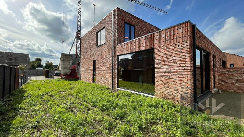 CENTRAAL GELEGEN CASCO NIEUWBOUWWONING MET 3 SLPK foto {{pictureIndex}}