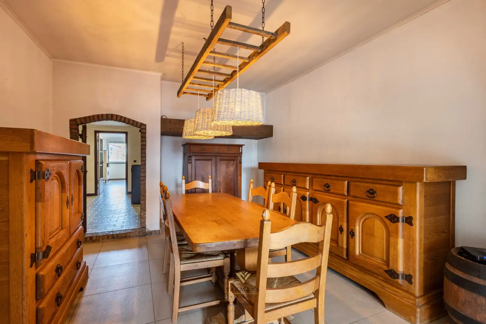 Ruime en charmante alleenstaande woning met 5 slaapkamers en 2 badkamers foto 9