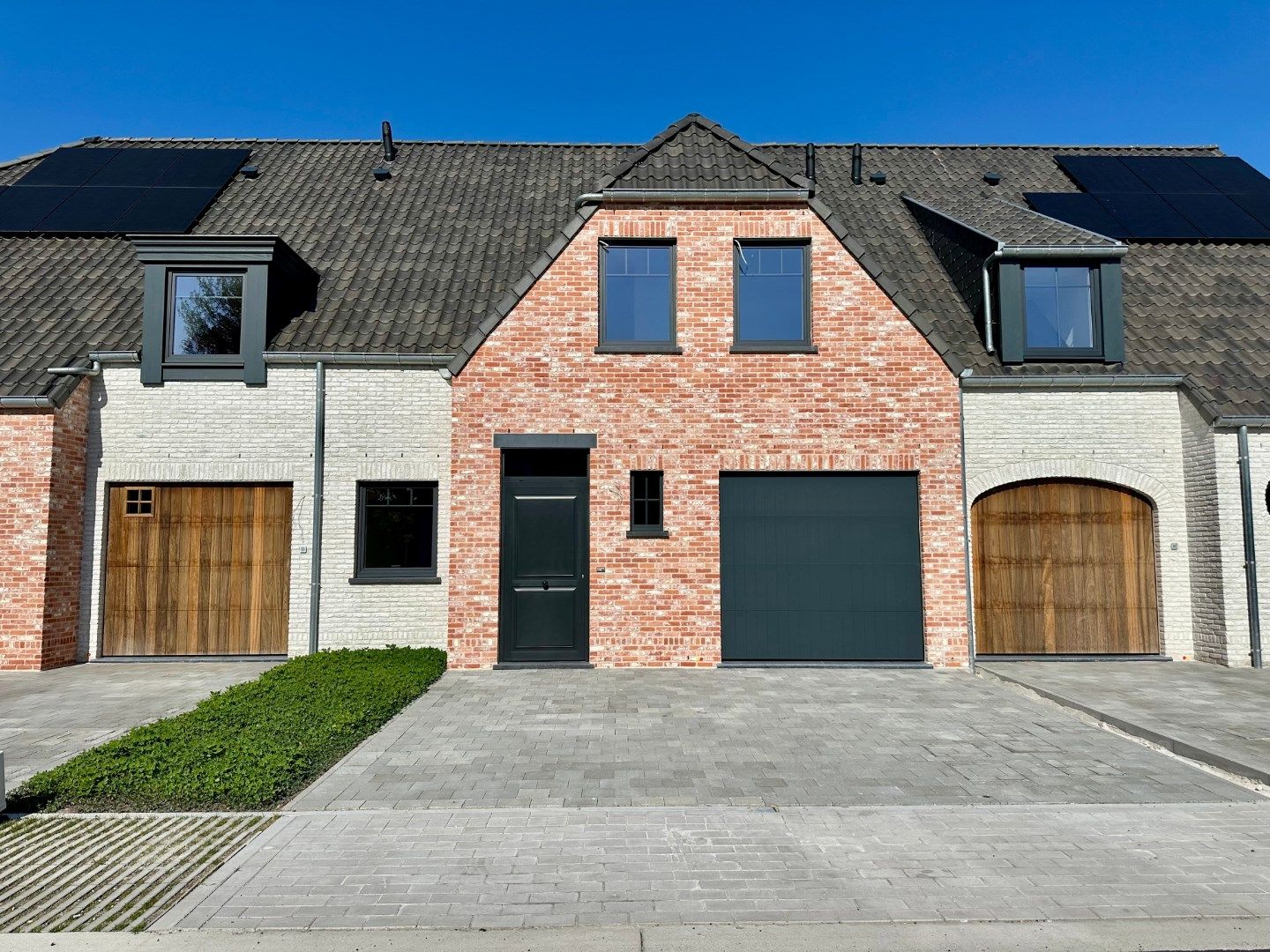 Nieuwbouwwoning in rustige woonwijk foto {{pictureIndex}}